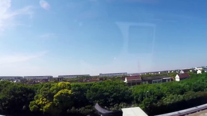 Quando dois comboios de levitação magnética se cruzam a 430 km/h