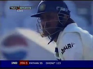 Angry Shoaib Akhtar's 156 km_hr deadly beamer to Dhoni after hit for 4,0,4,4.