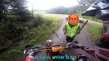 Un motard se fait menacer par un riverain