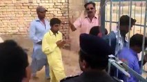 Police Not Allowing Pakistan Tehreek E Insaaf Workers To Go Inside Jalsa Gah