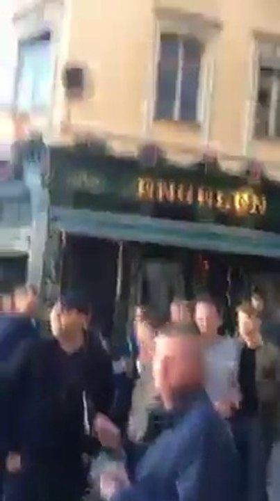 Chant des anglais pour ISIS : dans ton c*** !!!