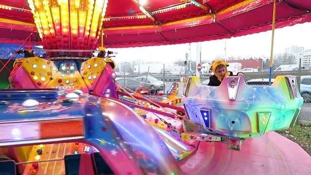 VLOG - FRISSONS, RIRES & ATTRACTIONS avec une AMIE au LUNA PARK d'HIVER - 2_3