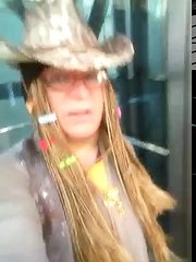 Madam Marika - Asansörde Panik