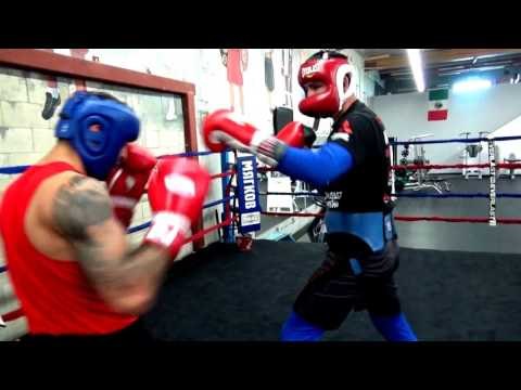 Pro Boxer (black) Sparring A Kickboxing Champ (red) Check It out - esnews boxing