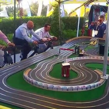 Génial le circuit où il faut pédaler pour faire avancer les voitures