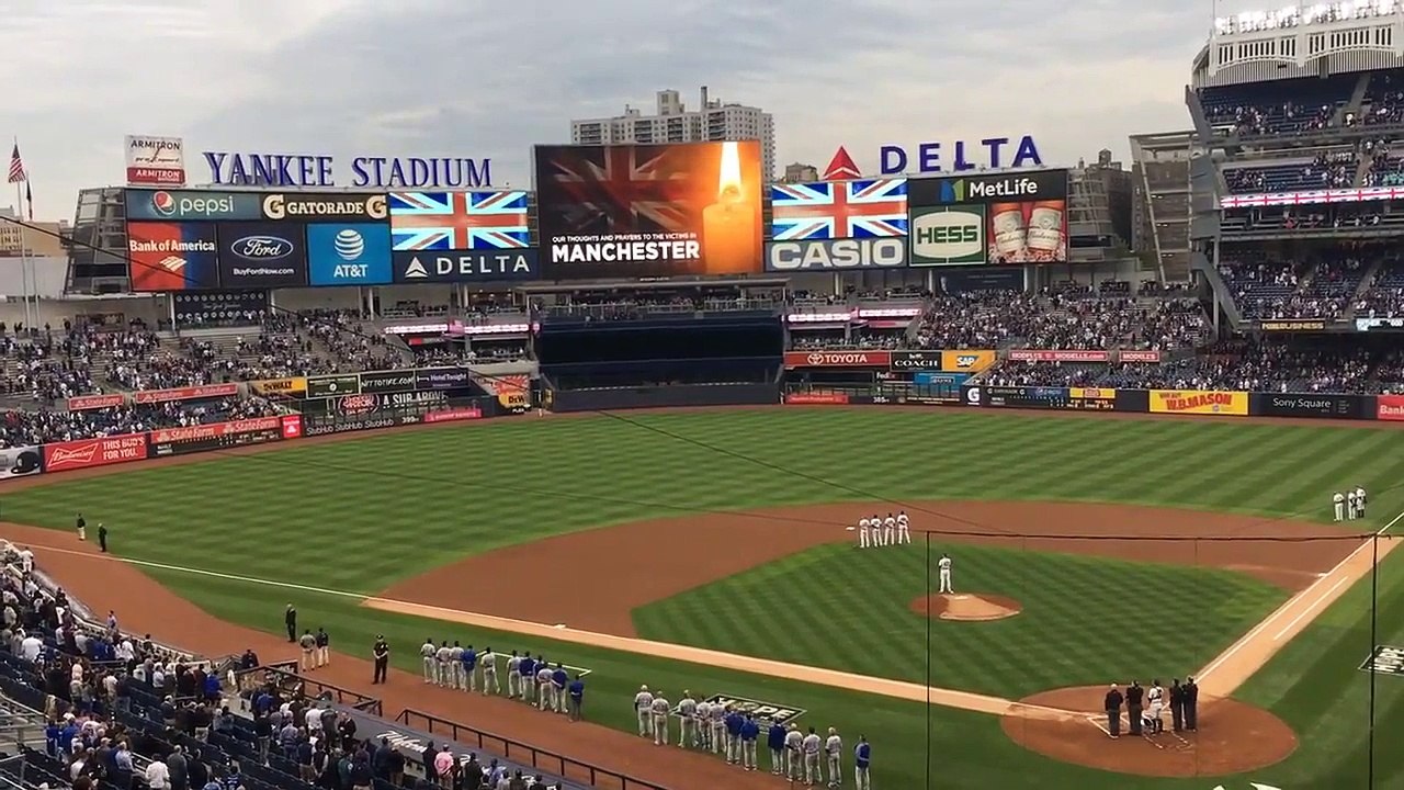 Hommage aux victimes de Manchester au Yankee Stadium   God Save The Queen