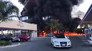 Incendie spectaculaire d'une station essence