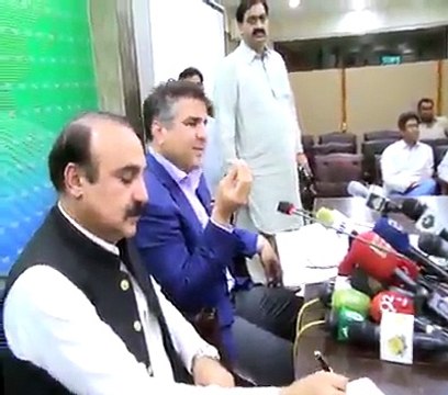 Journalist Got Angry On Daniyal Aziz Before Press Conference