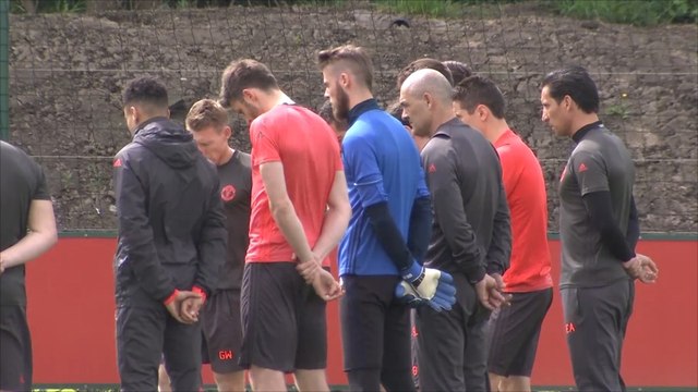 دقيقة صمت لمانشستر يونايتد حدادا على ضحايا أحداث المدينة