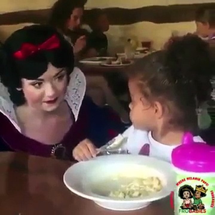 Une fillette a marre des conneries de Blanche-Neige