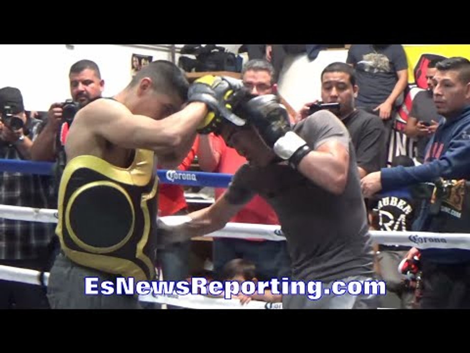 Leo Santa Cruz SHOWS OFF DEVASTATING POWER!!! READY for Feb. 27th! - EsNews Boxing