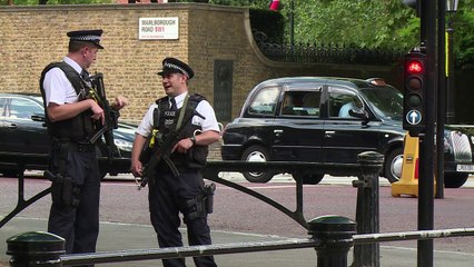 Lágrimas de tristeza e alegria em Manchester