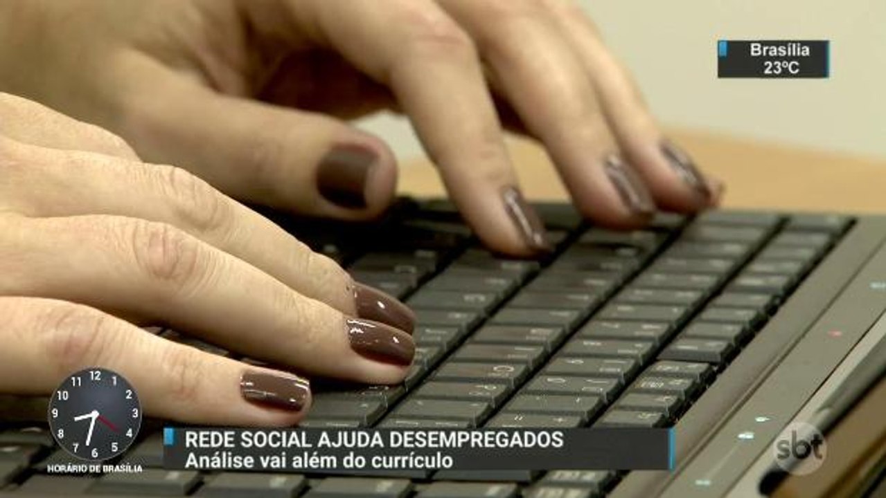 Analista de recursos humanos usa rede social para ajudar desempregados
