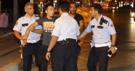 Alkollü Yakalanan Genç Sürücü, Önce Duygu Sömürüsü Yaptı Sonra Polisle Kavga Etti