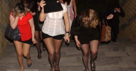 Escort Kadınları Polis Otosunun İçinden Kaçırdılar!