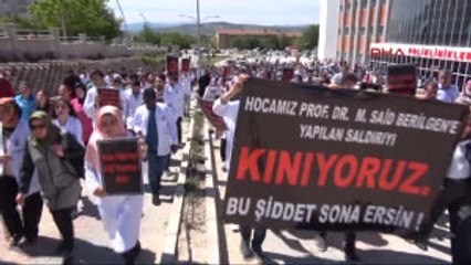 Elazığ Silahlı Saldırıda Hayatını Kaybeden Başhekim Gözyaşlarıyla Uğurlandı 2