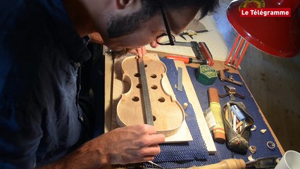 Crozon (29). Ils fabriquent un violon en quatre jours