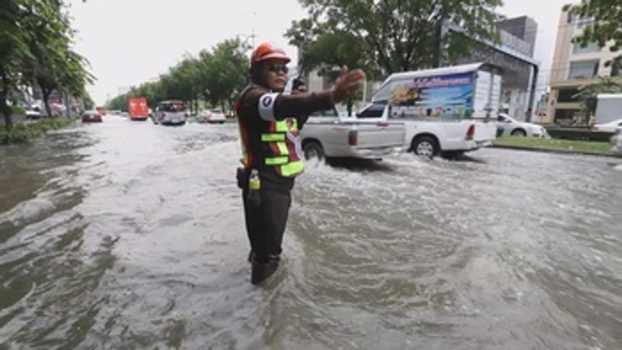 El monzón deja lluvias torrenciales e inundaciones en Bangkok