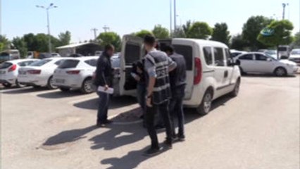 Çekirdek Yerken Yakalanan Oto Hırsızları Tutuklandı