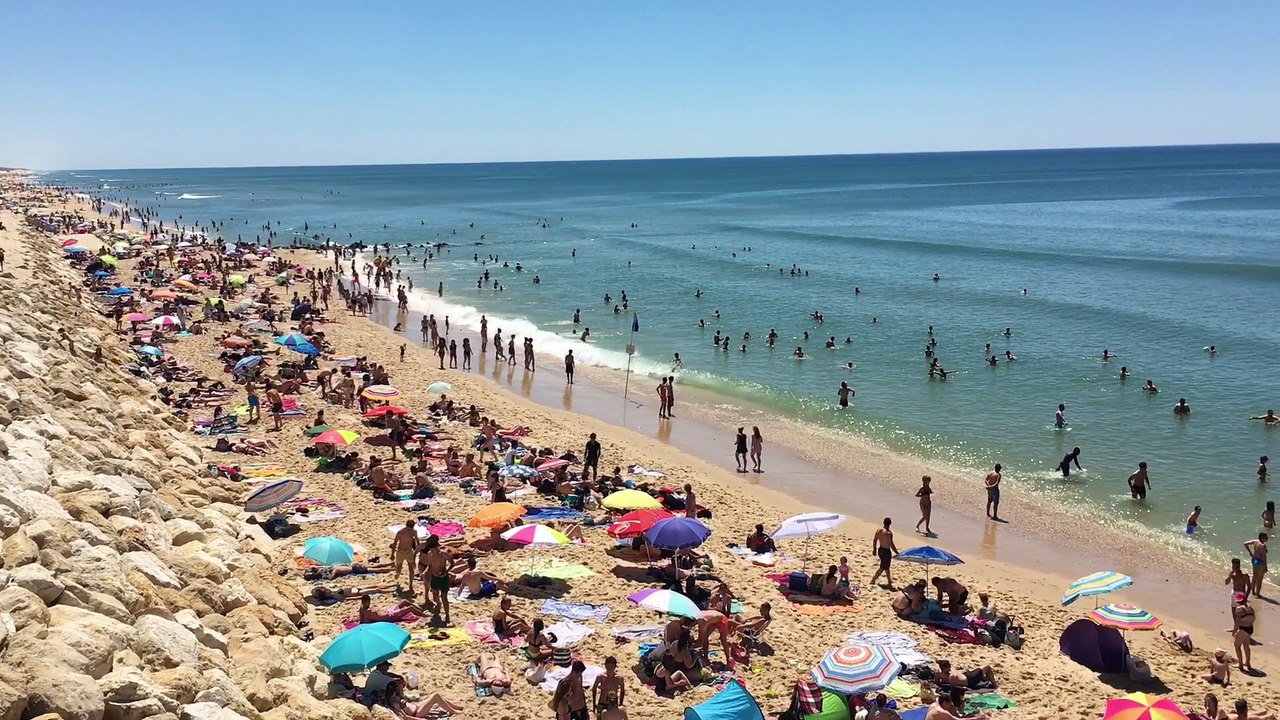 C'est déjà l'été sur la plage centrale de Lacanau