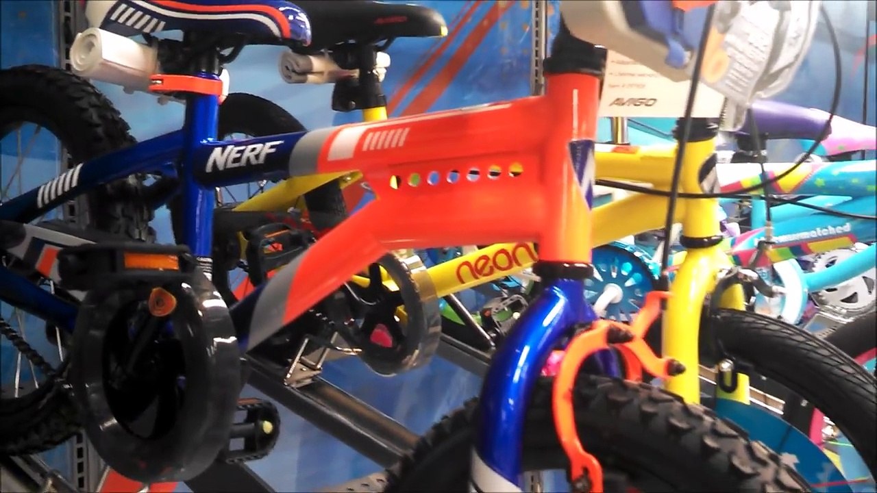 Annabelle & Victoria Bike Race in Toys R Us Frozen Elsa Hello Kitty MLP Barbie Dora