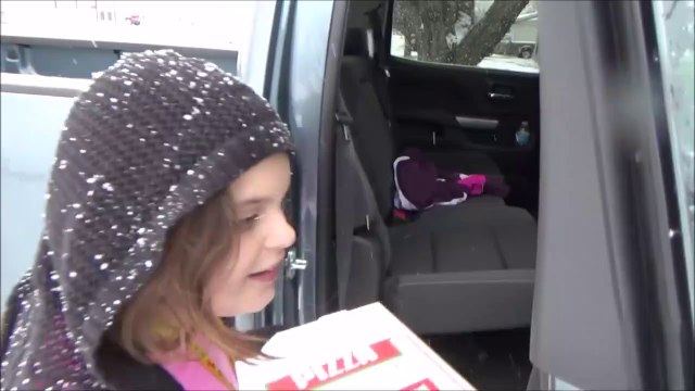 Snakes Attack Pizza! Spatula Girl Attacks Snake! Toy Freaks Victoria & Annabelle