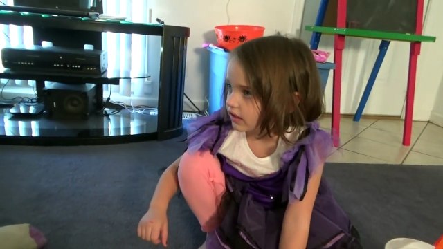 Spoiled Rich Girl vs Happy Poor Girl Halloween Trick or Treat Haul Money vs Candy