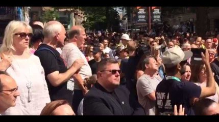 Attentat de Manchester : ce qui s’est passé après la minute de silence à Manchester (Vidéo)