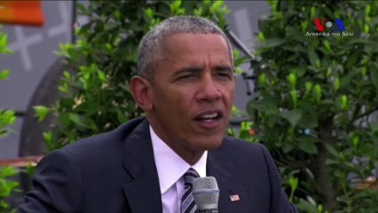 Obama Merkel ile Brandenburg Kapısı Önünde Konuştu