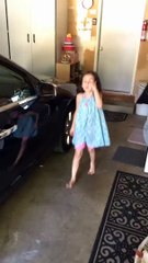 Cette petite fille est visiblement très sûre d'elle