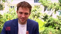 Robert Pattinson raconte sa rencontre avec son héros Éric Cantona - Festival de Cannes 2017