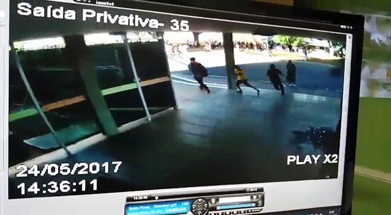 Manifestantes depredam prédio de ministério durante protesto contra Temer