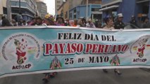Cientos de payasos peruanos piden al congreso que oficialice celebración en su honor