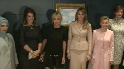 Primeiras-damas da Otan visitam museu Magritte