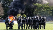 Breziya'da Göstericiler Bakanlık Binasını Ateşe Verdi