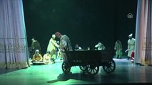 Azerbaycanlı Tiyatrocular Yunus Emre'nin Hayatını Sahneledi - Bakü