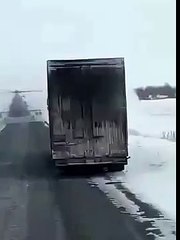 Elicottero attera in strada per chiedere informazioni