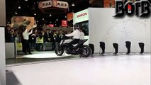 2017 - Honda Riding Assist self qotorcycle revealed