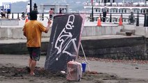 Skilled street performer wows crowds in Taiwan with upside down Bruce Lee portrait