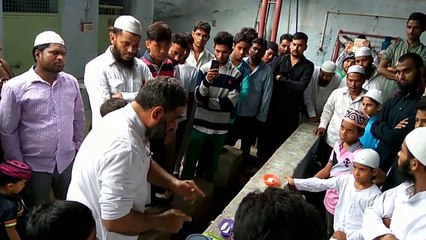 Sheikh Abdus Salam Al-Madani teaches to conserve water and perform wudhu (ablution) in a glass of water