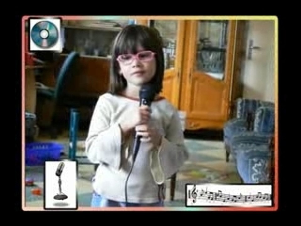 Camille interprète le cafard des fanfares de Ours