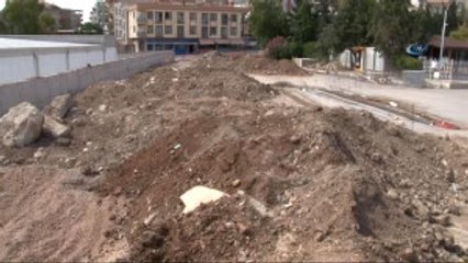 Öğrenciler Okul Yollarının Kapanmasına İsyan Etti