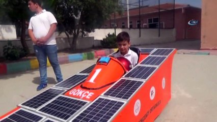 Download Video: Ortaokul Öğrencileri Güneş Enerjisi İle Çalışan Araba Yaptı