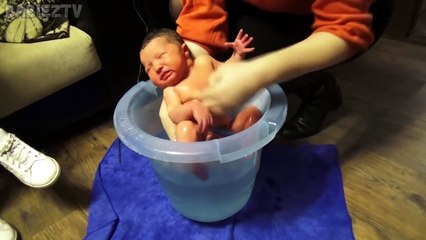 Baby's First Bath - How To Bath Newborn baby-uAJqs81O0LU