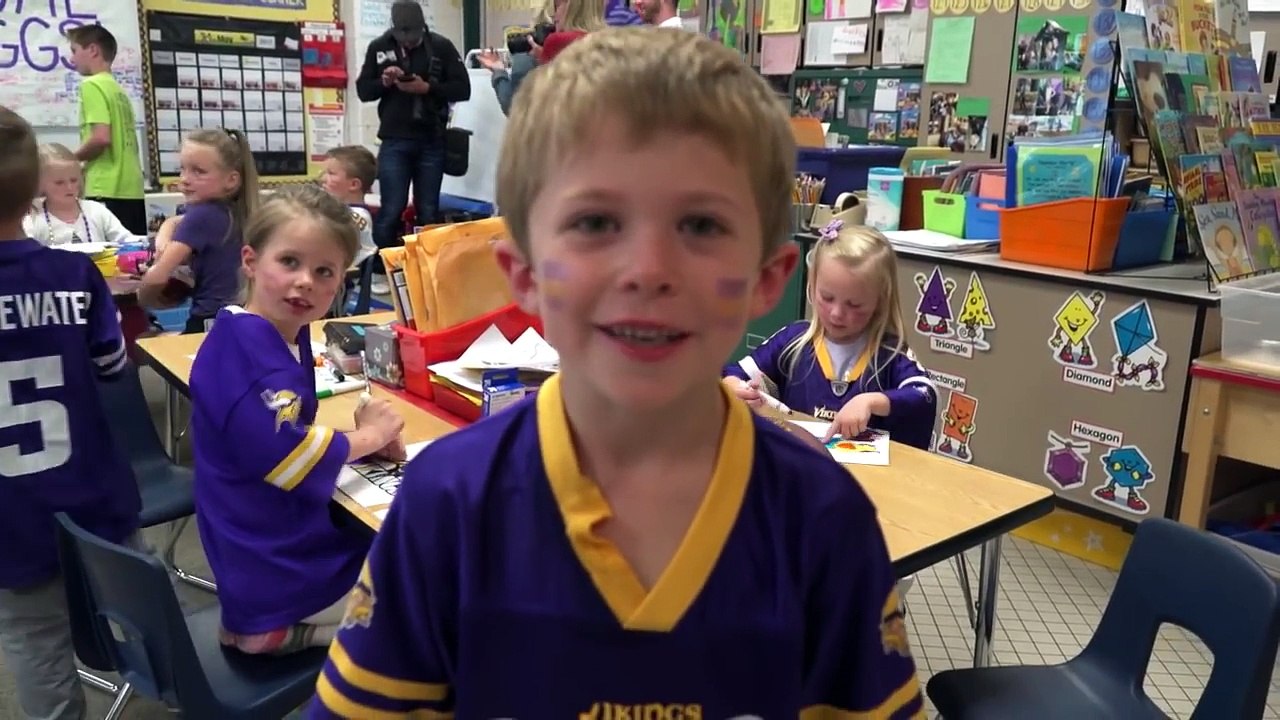 Diggs Visits Elementary School In Eagan