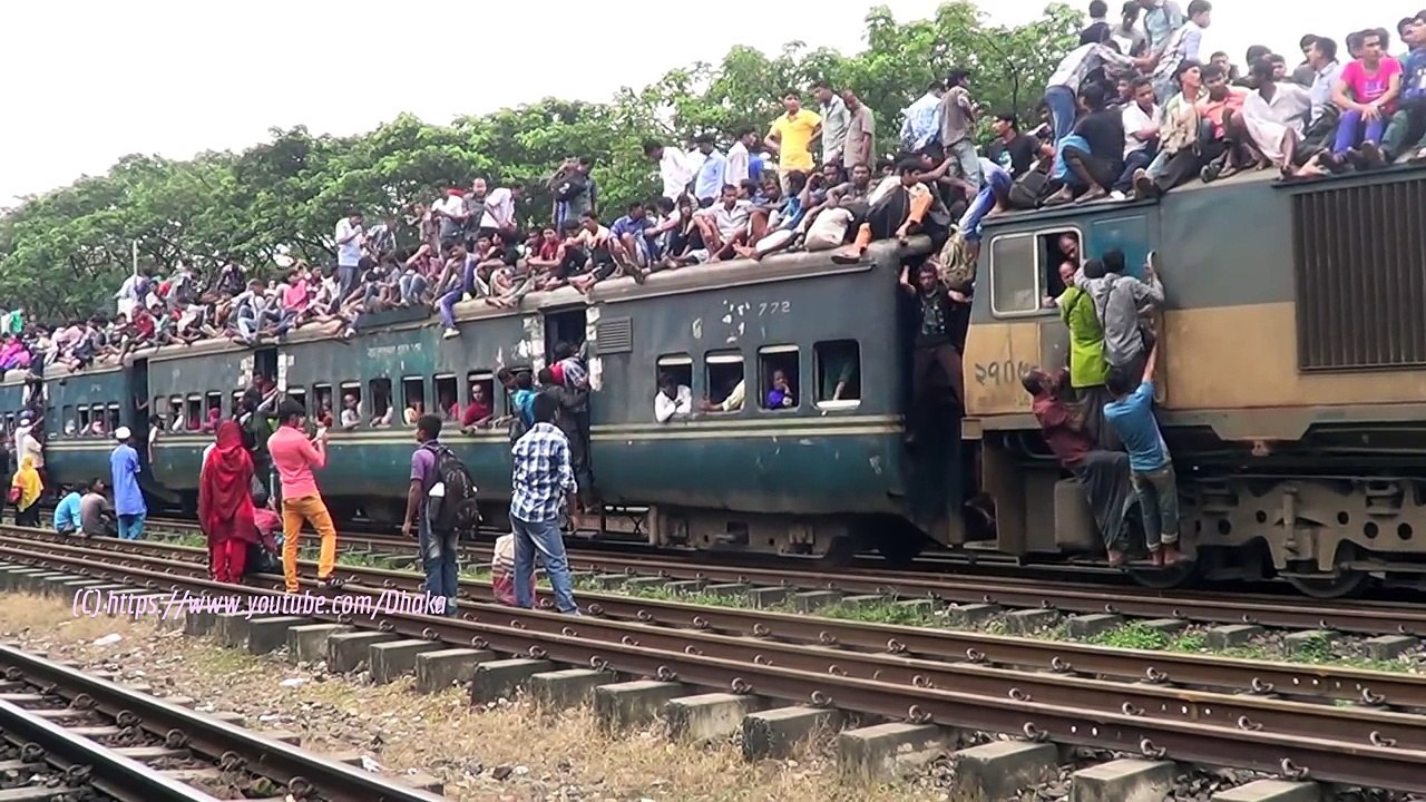 Great Eid Rush On Trains In Bangladesh - 2017 (Extreme Overcrowded Trains Video)