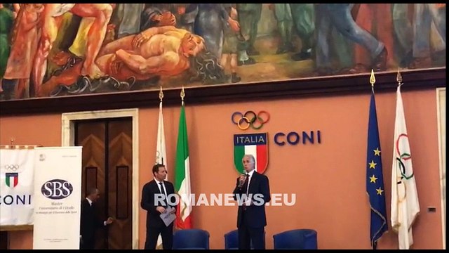 Malagò presenta Totti alla consegna diplomi SBS