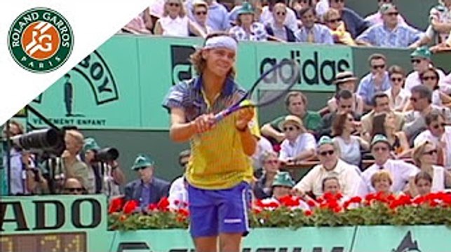 Gustavo Kuerten v Sergi Bruguera Highlights - Men's Final I Roland-Garros 1997