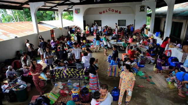 Hundreds flee Philippines city of Marawi amid Islamist attacks