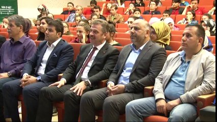 Gaziosmanpaşalı Genç Yazarlar İmza Töreninde Eserlerini İmzaladı